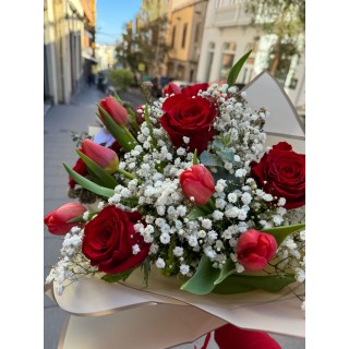 Ramo Love de tulipanes y rosas rojas en La Orotava