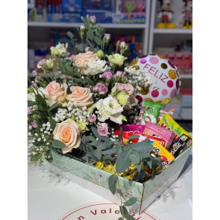 Cesta con Flores y Chocolates San Valentín | Globos al aire decoración