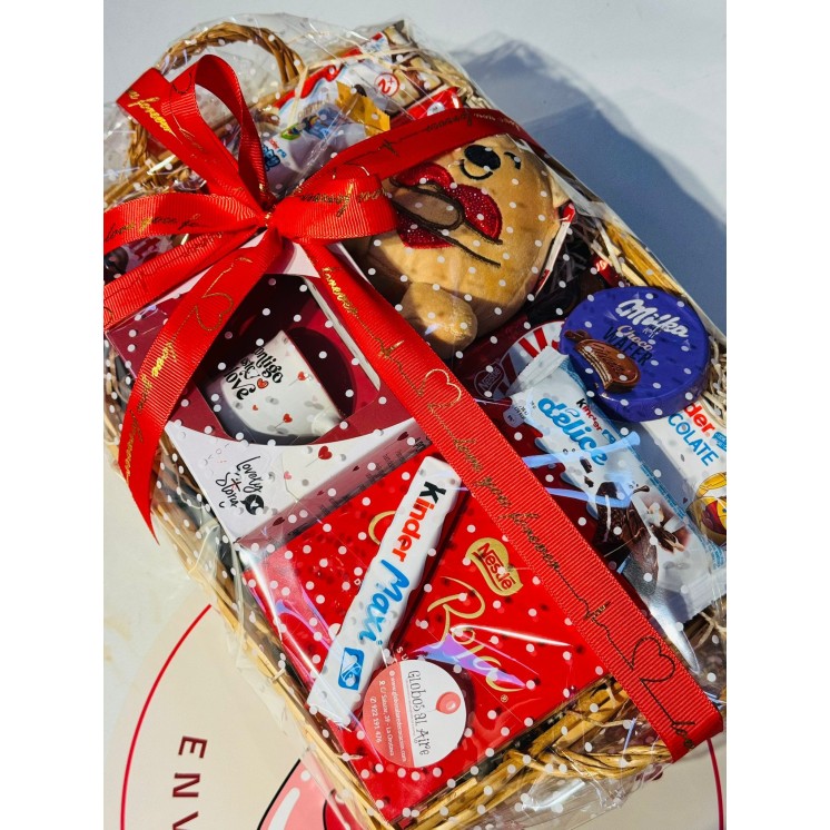 Cesta con Taza Mini, Peluche y Chocolates San Valentín | Globos al aire decoración