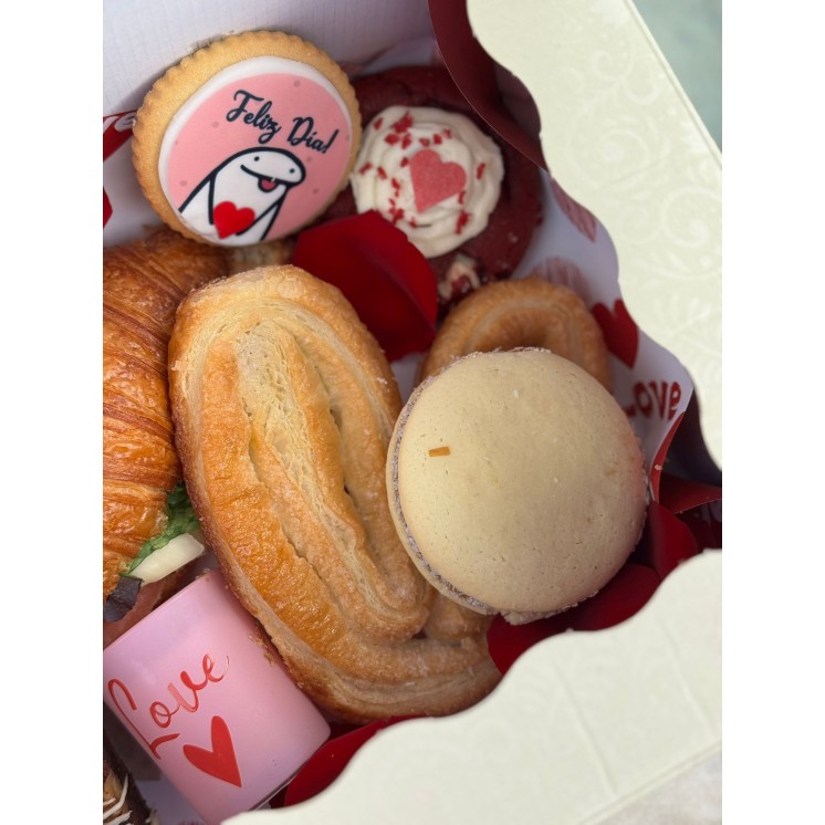 Desayuno de San Valentín Romántico con Caja, Rosa y Globo