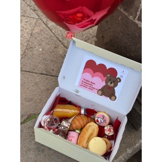 Desayuno de San Valentín Romántico con Caja, Rosa y Globo